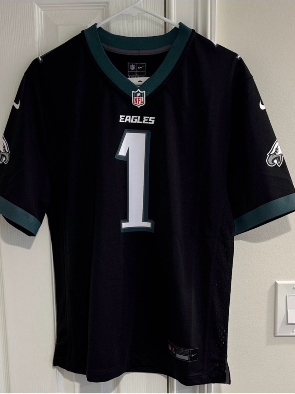 Nike Philadelphia Eagles #1 Jalen Hurts Kids Jersey: (Size L-14/16)